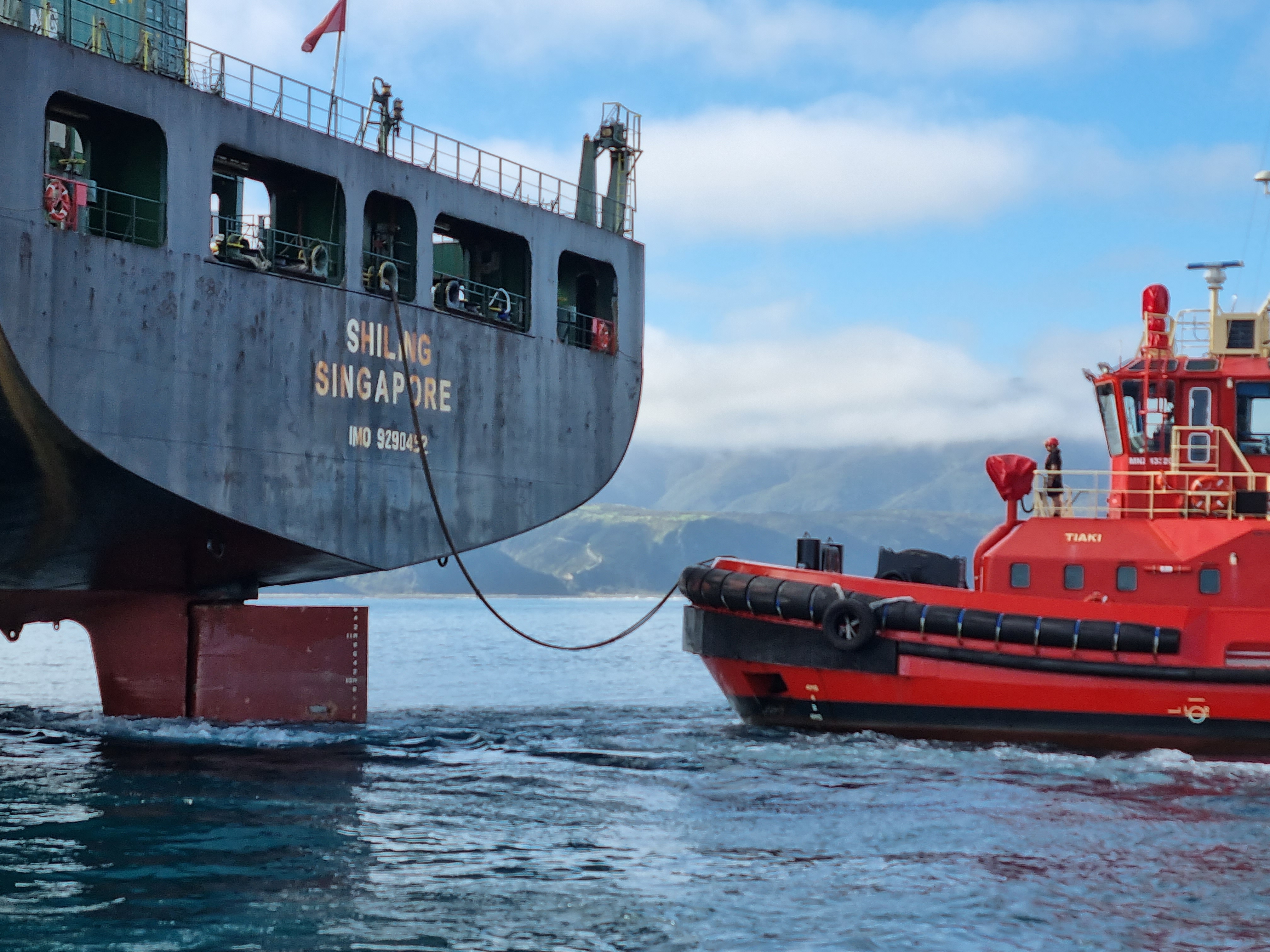 Tug Tiaki attaching tow rope to Stern